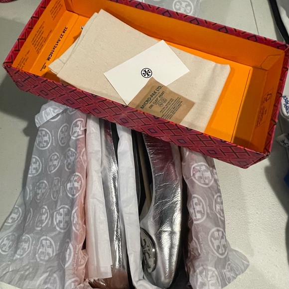 tory burch ballet flats 8 new Silver - Picture 3 of 7